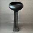 Fémből készült kaspó matt fekete színezéssel, 147x45x45 cm