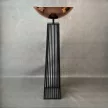 Fémből készült kaspó fényes bronz és matt fekete színezéssel, 123x46x46 cm