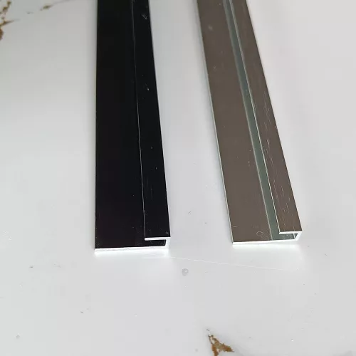 Alumínium U-profil 3-3,3 mm falpanelhez, 3000 mm - Ezüst
