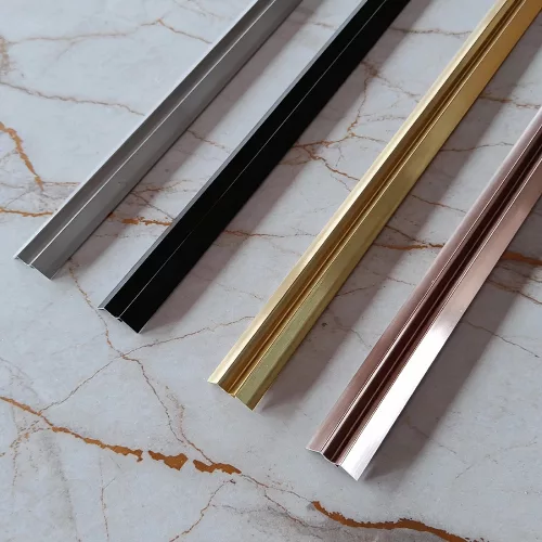 Sarokprofil, negatív, 5 mm-es falpanelhez, 3000 mm - Fekete