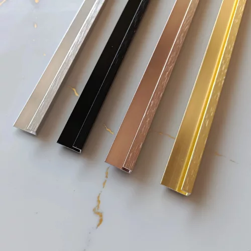 U profil, 5 mm-es falpanelhez, 3000 mm - Fekete