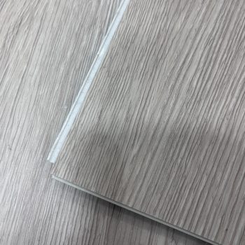 SPC padló, fa hatású, alátéttel, 1220x184x4.5 mm - Világos Szürke tölgy   SPC padló, fa hatású, alátéttel, 1220x184x4.5 mm - Világos Szürke tölgy