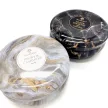 Illatgyertya, márvány mintás fém dobozban, 470 g, Peony & Cashmere