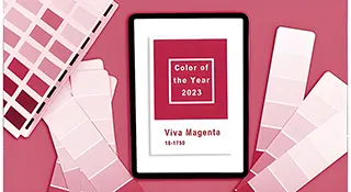 2023 színe: Viva Magenta 18-1750 „egy szokatlan szín szokatlan időkre"